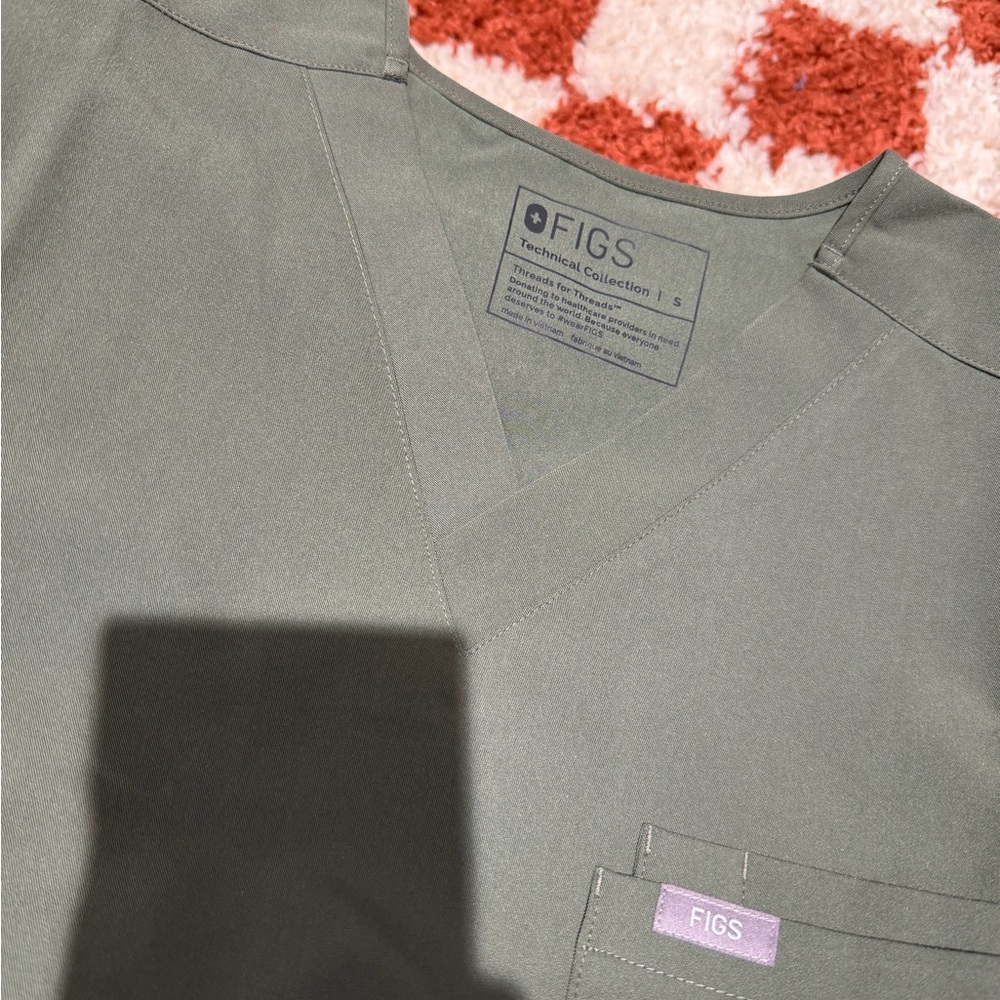Figs Spruce Green Scrub Top - Picture 2 of 4